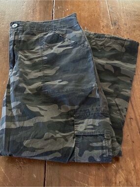 Social standard by sanctuary, camo utility crop pants, elastic waist, large